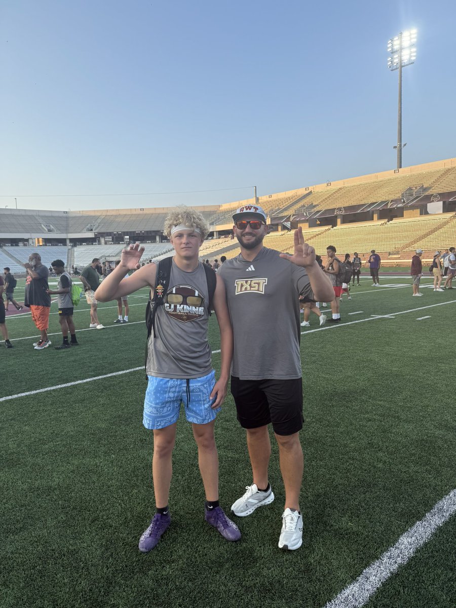 Had a great time in San Marvelous at the <a href="/GJKinne/">GJ Kinne</a> camp! It was a cool moment to get to meet <a href="/DP2Nice/">Daymond Patterson II</a> childhood friend I panicked on the hand signal but we roll with it <a href="/X_SpotsThaMark/">QBCoachX!</a> <a href="/MDonoghue1/">Mike Donoghue</a> <a href="/athletics_first/">Integrity First Athletics</a>