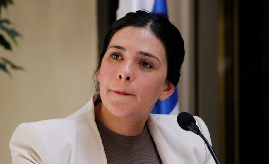 SINVERGÜENZA: Karol Cariola, que quiere terminar con el secreto bancario, se negó a levantar el secreto bancario de sus cuentas. gamba.cl/2025/06/karol-…