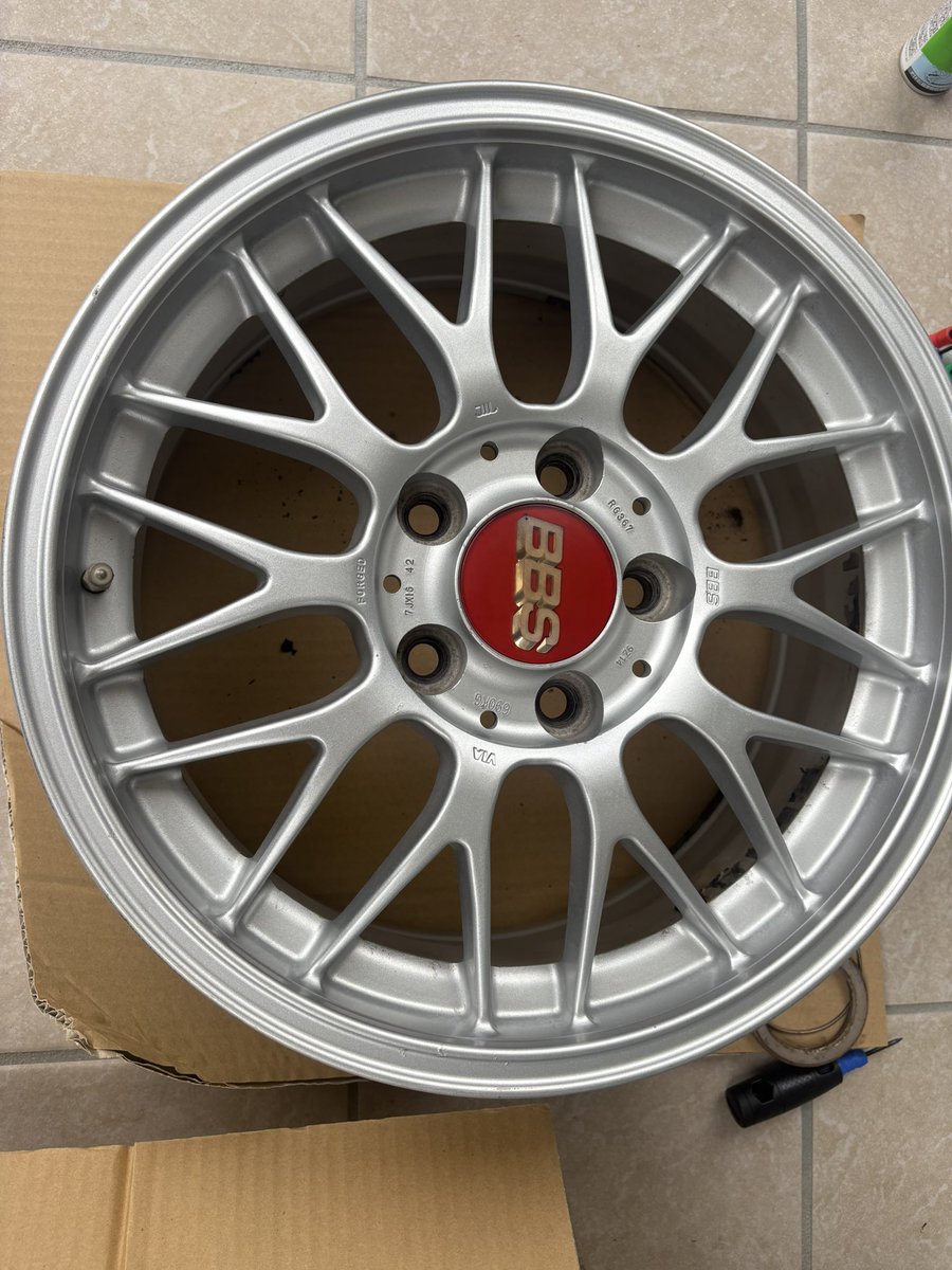 firm_will1230's tweet photo. 冬タイヤ用BBS 16inch 7J＊42 4本購入。

中古で小傷、塗装浮き等あるけどまぁ問題ないレベル。夏のタイヤ値上げまでにちょこちょこ準備かな。 https://t.co/sya2agwjqP