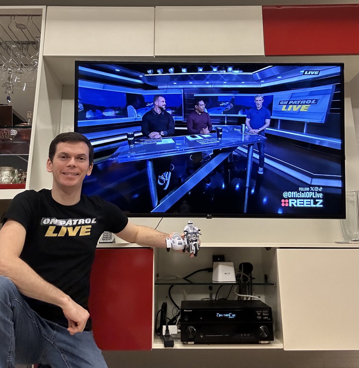 Birthday night, Friday 13, watching <a href="/OfficialOPLive/">On Patrol: Live</a> #OPLive #OPNation <a href="/ReelzChannel/">REELZ</a> 🥳🎂