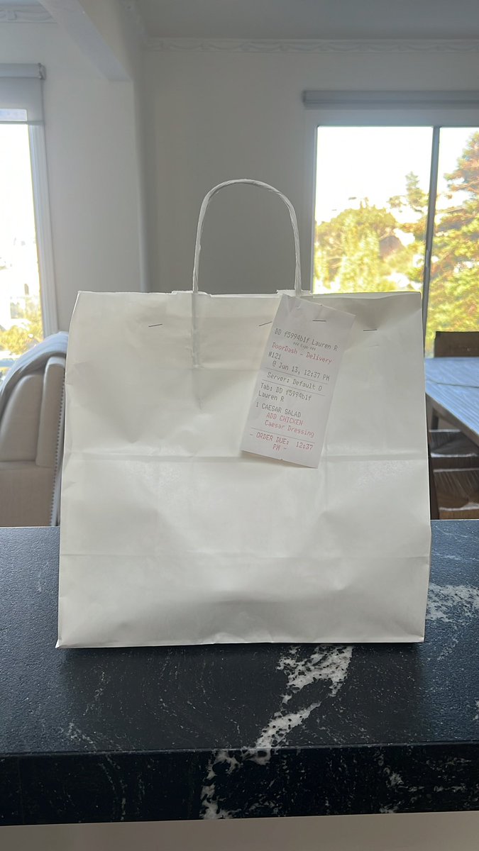 michelle_fradin's tweet image. when ur bff sends u doordash to make sure u eat lunch 🥹 that’s love 💕 @laurenmhreeder