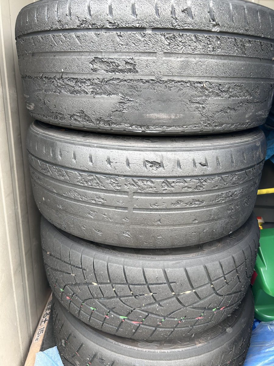 S15_S3's tweet photo. このER34純オプホイール欲しい人いませんか？

状態あんま良くないしタイヤズルムケですが結構珍しいやつです https://t.co/n6N16ysfUY