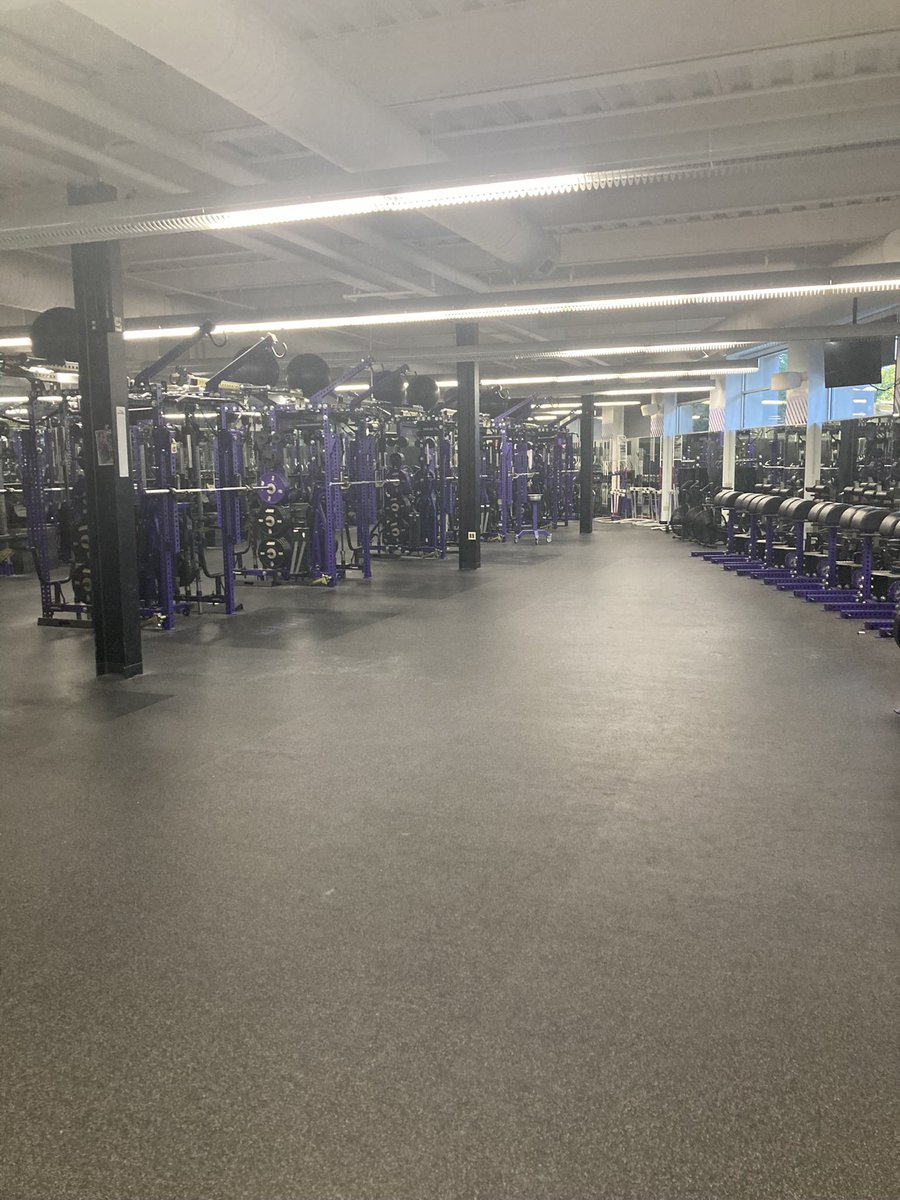 CarlosShird's tweet image. Had a Great time at camp thanks for the invite @CoachhBarnes and thanks to all the staff for the hospitality #GODUKES💜🐶 #AGTG @JMUFBRecruiting @JMUFootball