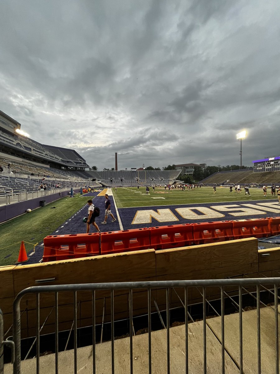 CarlosShird's tweet image. Had a Great time at camp thanks for the invite @CoachhBarnes and thanks to all the staff for the hospitality #GODUKES💜🐶 #AGTG @JMUFBRecruiting @JMUFootball