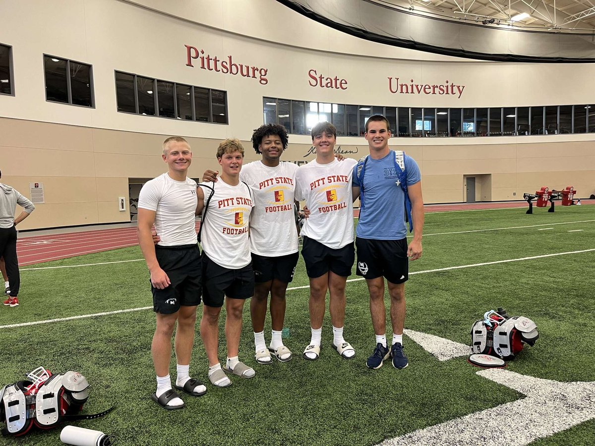 Devyn Davis (@devyndavis91) on Twitter photo Had a great camp today at Pittstate! Got great run and pass reps all day. Thank uou to <a href="/CoachTEverett/">Coach Everett</a> for the invite out!
<a href="/coachjonholmes/">Jon Holmes</a> <a href="/BishopMiege_FB/">Bishop Miege Football 🏈</a> Had a great camp today at Pittstate! Got great run and pass reps all day. Thank uou to <a href="/CoachTEverett/">Coach Everett</a> for the invite out!
<a href="/coachjonholmes/">Jon Holmes</a> <a href="/BishopMiege_FB/">Bishop Miege Football 🏈</a>
