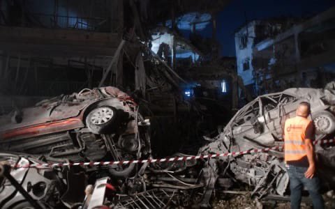 🔴Suenan sirenas en el norte de Israel mientras Irán lanza su cuarta salva de misiles durante la noche.
Ha habido un muerto y 60 heridos, la mayoría en el área de Tel Aviv.