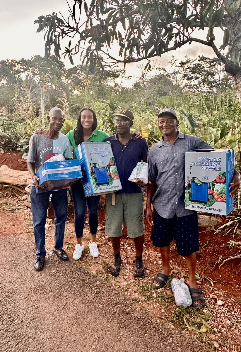 RhodaMCrawford's tweet image. Another Friday; another opportunity to provide farming kits to my farmers of Manchester Central. 
#AlwaysWorking #RhodaDeliversAgain #SupportingOurFarmers #OurManchesterCentral
#ReElectRhoda