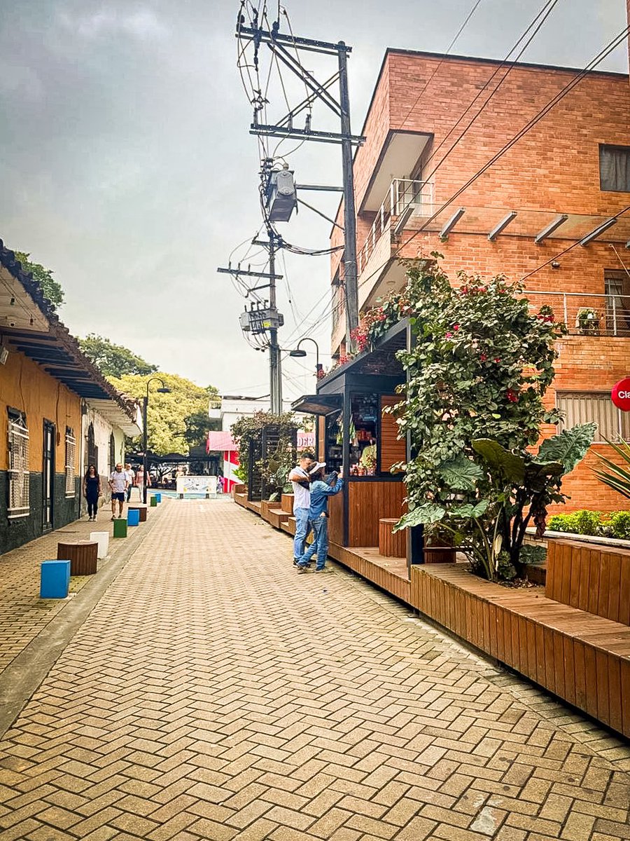 Calles vitales, con el paso del tiempo la naturaleza abraza los espacios soñados. 

📍La estrella / Antioquia 
Un proyecto de : <a href="/AlcaldEstrella/">Alcaldía de La Estrella</a> 
Diseño e implementación: <a href="/arquiurbanotau/">ARQUIURBANO Taller ®️</a>
