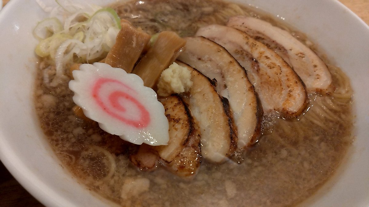 ThereWithout's tweet photo. 朝らぁ 静岡市駿河区
めん処 いしがみ さん
豚バラチャーシュー麺＋もみ海苔
＋羽釜炊きごはん ぬか漬け付き
細かいメニューはあるもののレギュラーラスト
おいしいごはんをおいしく食べるセット
一口目の脂の甘みからキリリと醤油のキレが好感触
おいしかった❗️
ごちそうさまでした❗️人(*´ω｀*) https://t.co/s2W33BCEn3