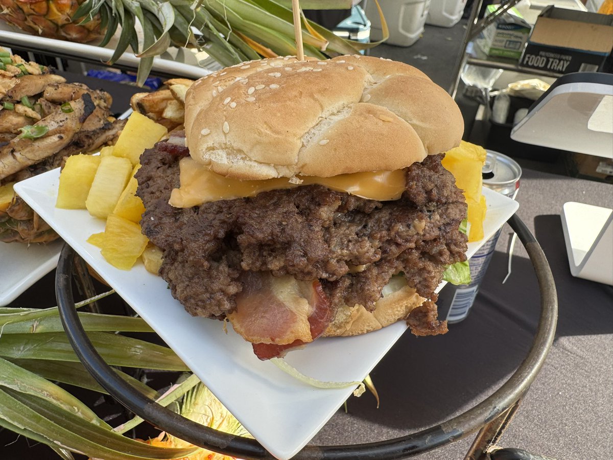 🌺 Mega-Load Burgers at Pan Pacific Festival Hoolaulea!🍍🔥  
Join us Friday, June 13 from 7-10 PM on Kalakaua Avenue for a feast that’ll have your taste buds dancing! 🌴  

🍔
🍟
🍍

Don’t miss out—see you there! 🌊🎶 #MegaLoadBurgers #PanPacificFestival #FoodieParadise🚀