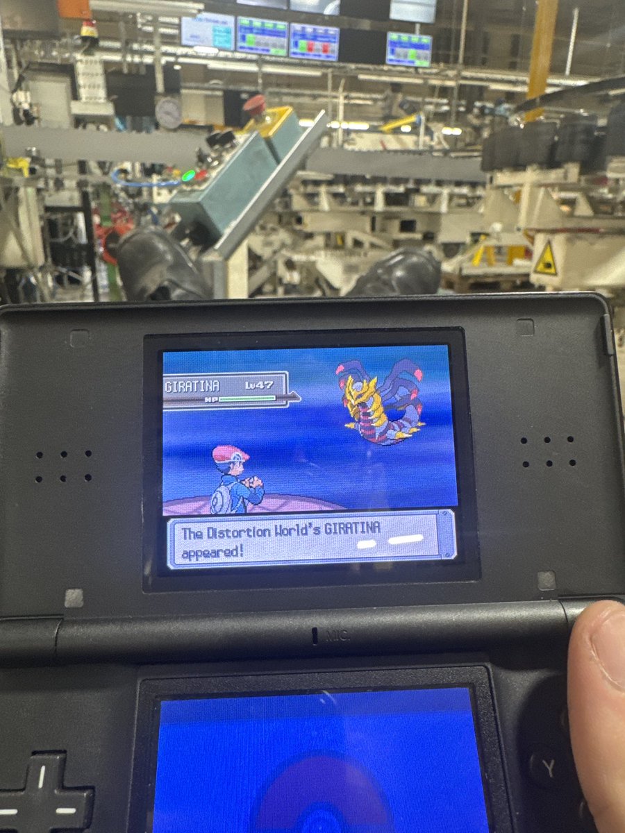 Feet up and hunting Giratina at work🧛🏼