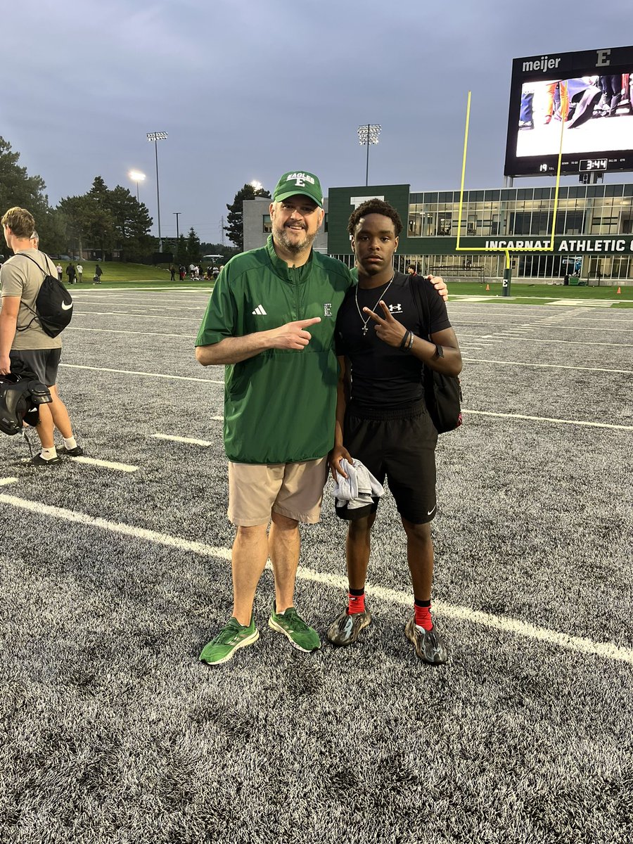Drealsmith20's tweet image. Had a great fun camp today at @EMUFB and thank you to all the coaches I talk to today. Went a bunch of times @CoachWiesehan @CoachSDugan @Coach_Collett @TheD_Zone @alex_pallone @AllenTrieu @PrepRedzoneMI @MichFBFrenzy @MIexposure @coach23Love @AAHFootball
