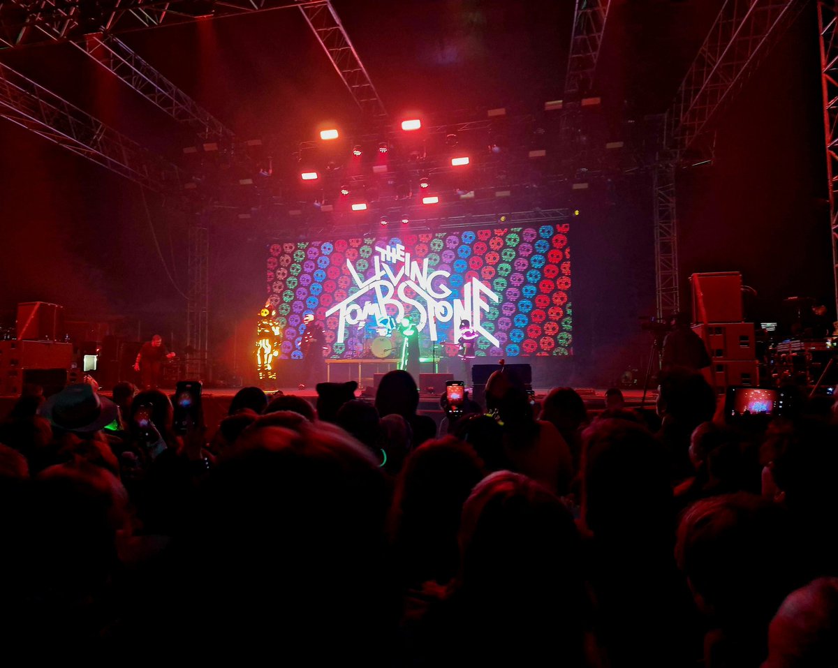 kirionek's tweet photo. insane drumstick catch at @LivingTombstone 😩😩 https://t.co/kqImsZpy8J