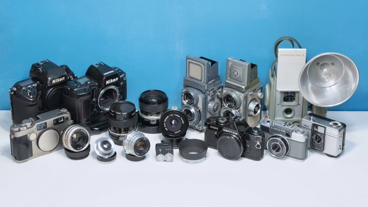 oumicamerastore's tweet photo. オープンしました。
今週の新入荷はこちら！
小さくてかわいい44の二眼レフや人気のCONTAX G2やElmar 3.5cm、GNニッコールが入荷してます！
使い込まれた感がかっこいいF5やD90もいい感じです！
#フィルムカメラ https://t.co/uGaigjevNP