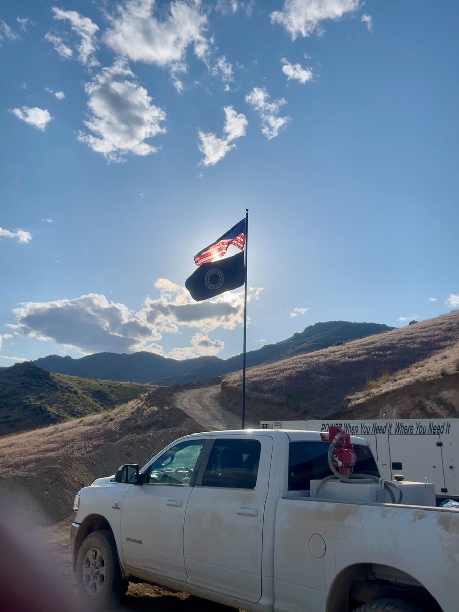 mchl_mthws's tweet image. - Fiercely honorable and loyal to their own.
- Known for your craftsmanship
- Work into the night, pulling the earth's core to the surface for the greater good
- Your desk will likely be situated on the side of a mountain, or in the vastness of a valley under only the sun that…
