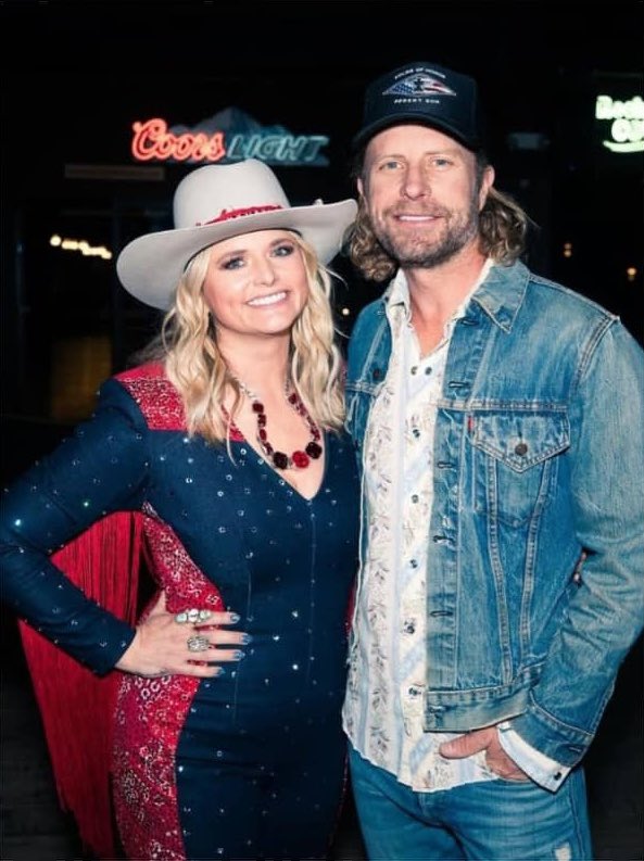 mirandalambert's tweet image. Happy album release day to my longtime pal @DierksBentley 🤠 Y’all listen to our song “Never You” on #BrokenBranches
