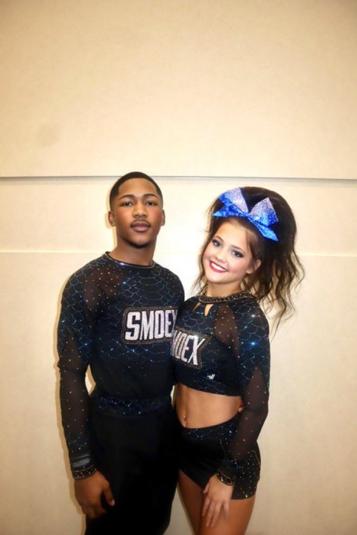 💙 VanQuel Robinson
Smoex Alum
(Left)