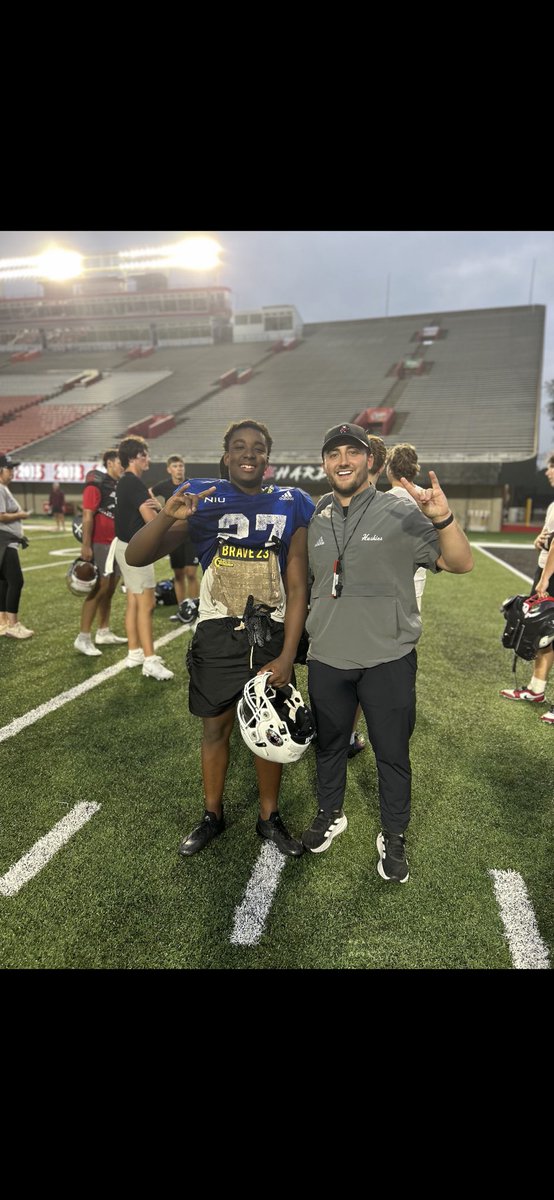 d1_eliii's tweet image. Amazing Camp at NIU today🔥🔥 *videos coming in* @FBCoachQ @NIU_Football @NIUCoachHammock @robharley34 @CoachLMeadows @CoachDJBland  @CoachHawk__ @CoachMooreNIU  @kai_ross21 @tyboles3 @DWolfe_NIU @CoachAWang 
@TroyCollier_II @s_mcauliffe @StCatsFootball @CoachKJakubisin