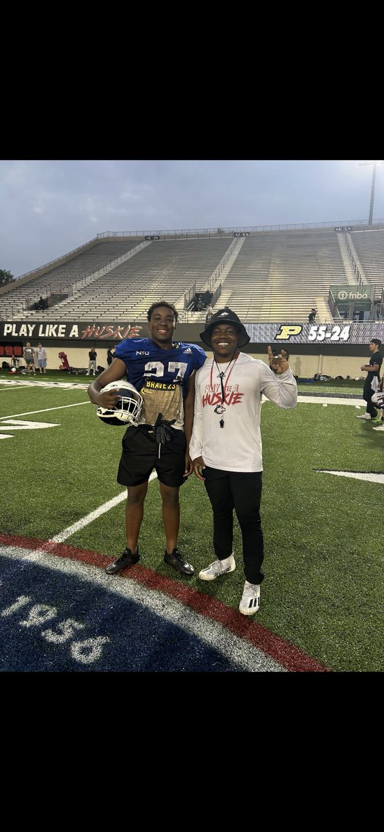 d1_eliii's tweet image. Amazing Camp at NIU today🔥🔥 *videos coming in* @FBCoachQ @NIU_Football @NIUCoachHammock @robharley34 @CoachLMeadows @CoachDJBland  @CoachHawk__ @CoachMooreNIU  @kai_ross21 @tyboles3 @DWolfe_NIU @CoachAWang 
@TroyCollier_II @s_mcauliffe @StCatsFootball @CoachKJakubisin