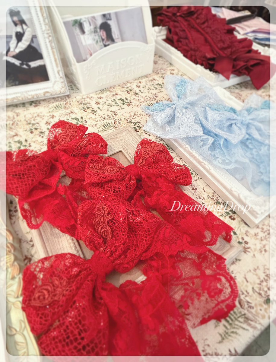 DreamingDrop's tweet image. 割とすぐになくなってしまうリボンクリップ、サルヴァドールOPに合わせたお色で少しだけ追加しました!
使いやすいサイズ感と単色カラーでコーデにも組み込みやすいかと思いますので、良ければ見て頂けると嬉しいです!
赤はRUKAさんもつけてますー!