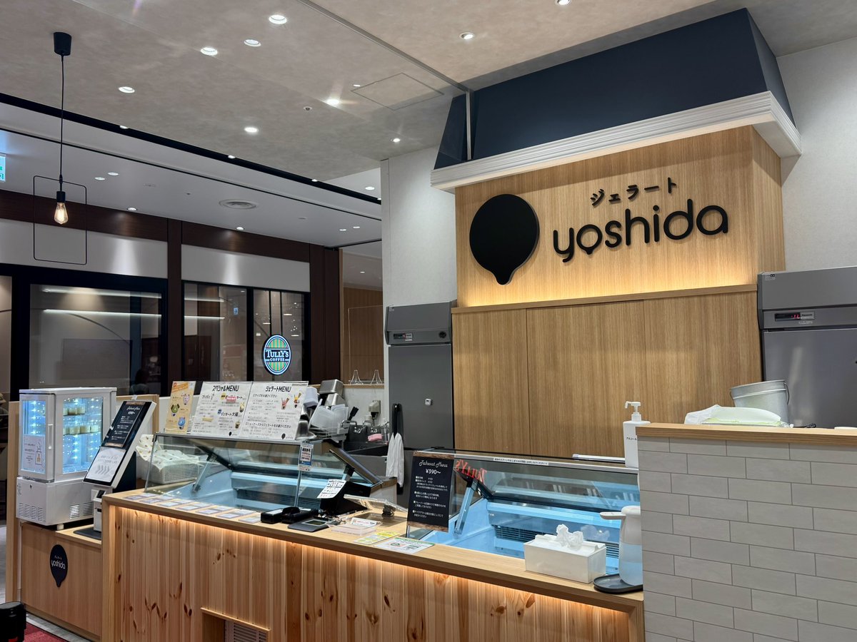 今年の新潟遠征は、春にオープンしたCoCoLo新潟にある「ジェラートyoshida」のプリンジェラートから🍨

アールグレイとチョコを選んだら大当たりの組み合わせでした🥰

口溶けも風味も上品なのに、これだけもりもりのカップが680円なのは、さすが新潟...と思わされる太っ腹ぶり。

#マリサポ新潟遠征