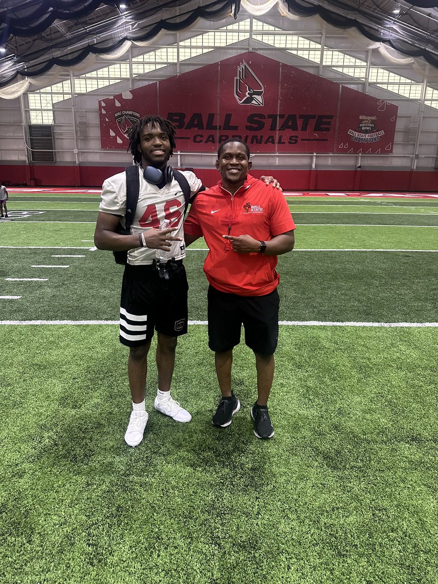 TerranceWi24268's tweet image. Had a great time at ball state camp today 40 time: 4.49 and 0 completion allowed in 1 on 1s…..grateful to learn from such an amazing coaching staff @MayomiOlootuJr @CoachJalenMoss @EzeObiora2 @CoachMillz_ @coachcurtis42