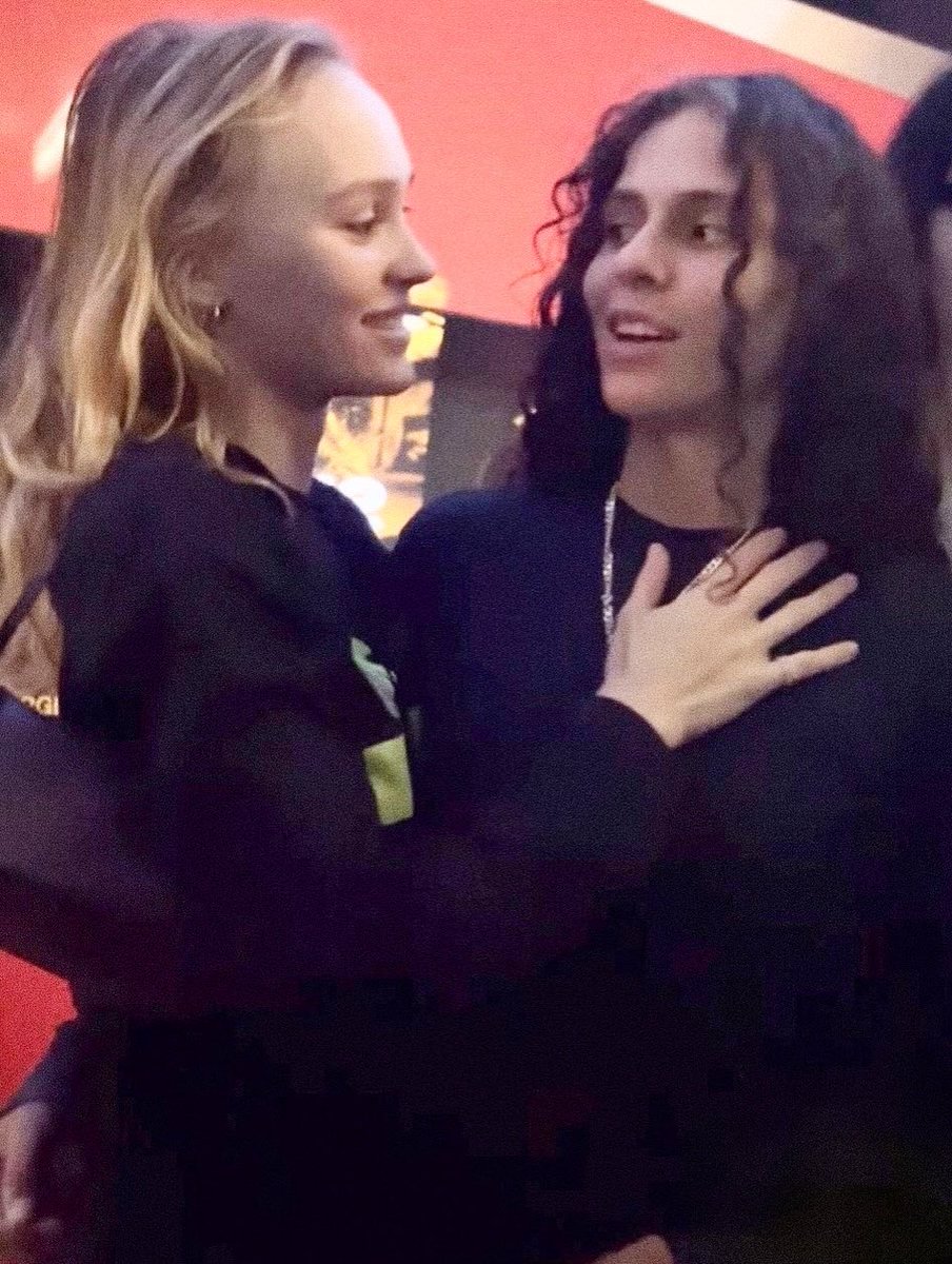 UpdatesLilyRose's tweet image. Happy 28th birthday to Lily’s soulmate Dani!! 🎂🫂💖 @070shake so grateful for all the happiness and love you bring to Lily everyday! 💗 As I said to you in person you’re such a wonderful and super talented human being and there’s no one else like you! (1)