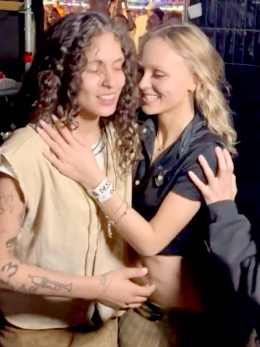 UpdatesLilyRose's tweet image. Happy 28th birthday to Lily’s soulmate Dani!! 🎂🫂💖 @070shake so grateful for all the happiness and love you bring to Lily everyday! 💗 As I said to you in person you’re such a wonderful and super talented human being and there’s no one else like you! (1)