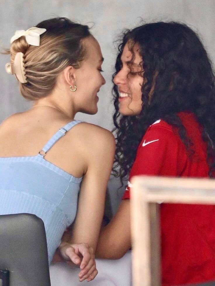 UpdatesLilyRose's tweet image. Happy 28th birthday to Lily’s soulmate Dani!! 🎂🫂💖 @070shake so grateful for all the happiness and love you bring to Lily everyday! 💗 As I said to you in person you’re such a wonderful and super talented human being and there’s no one else like you! (1)