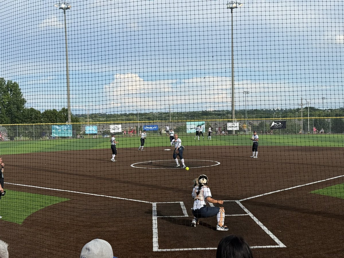 LCRaley2029's tweet image. Been having fun in Kansas City playing the @Team1_fastpitch elite invite tournament. I got to catch a pro game after we played and took a picture with @SophiaN2021. Back at it again tomorrow!!
