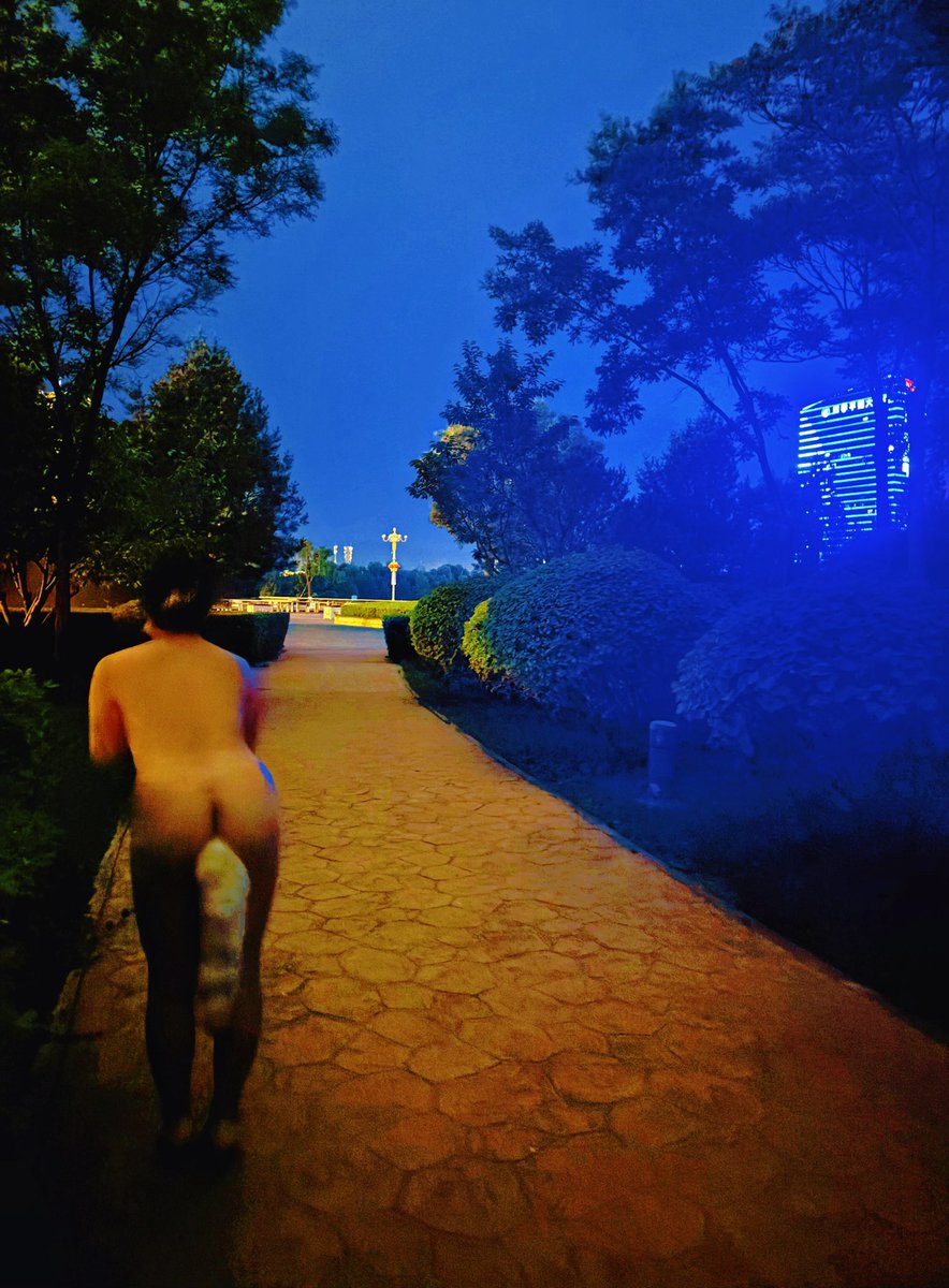 #朔州 #偶遇 #露出 
🦊骚狐狸出动，看好自家男人！
昨晚也算是跟老哥@wensu384555 联动一波吧😃
同样的位置不同的屁股
希望下次两个屁股一起出境😉
@luchu888 https://t.co/0rPog2E4Id