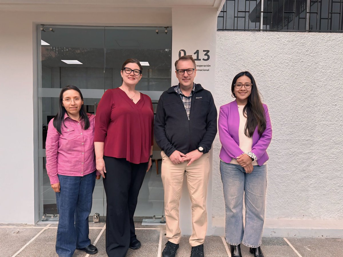 📌 Esta semana recibimos la visita de una delegación de Illinois College, EE.UU 🇺🇸

🤝 Acordamos fortalecer la cooperación con actividades como movilidad académica, aplicación conjunta a fondos, clases espejo y proyectos COIL. 

#UCuencaGlobal 🌎