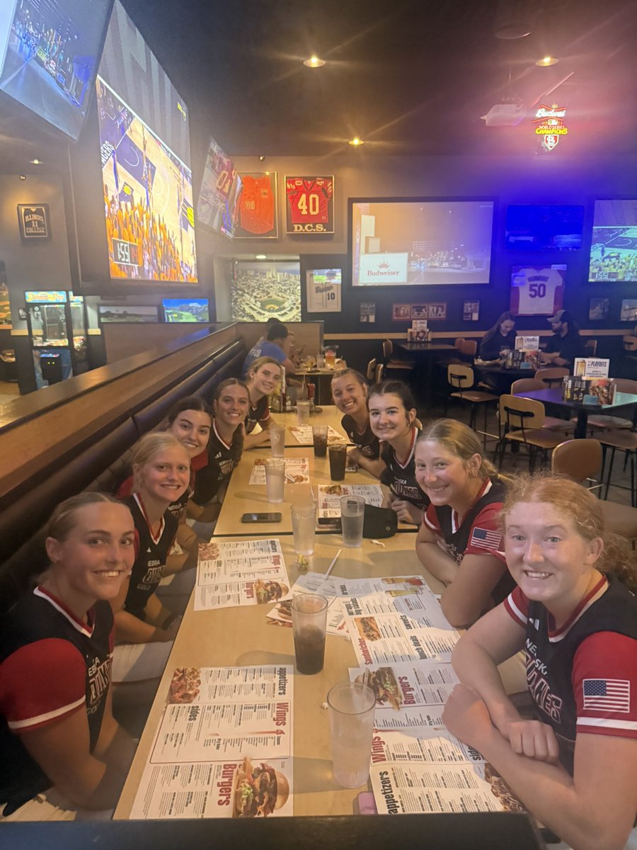 Great start to the weekend with a 5-2 win and dinner together!