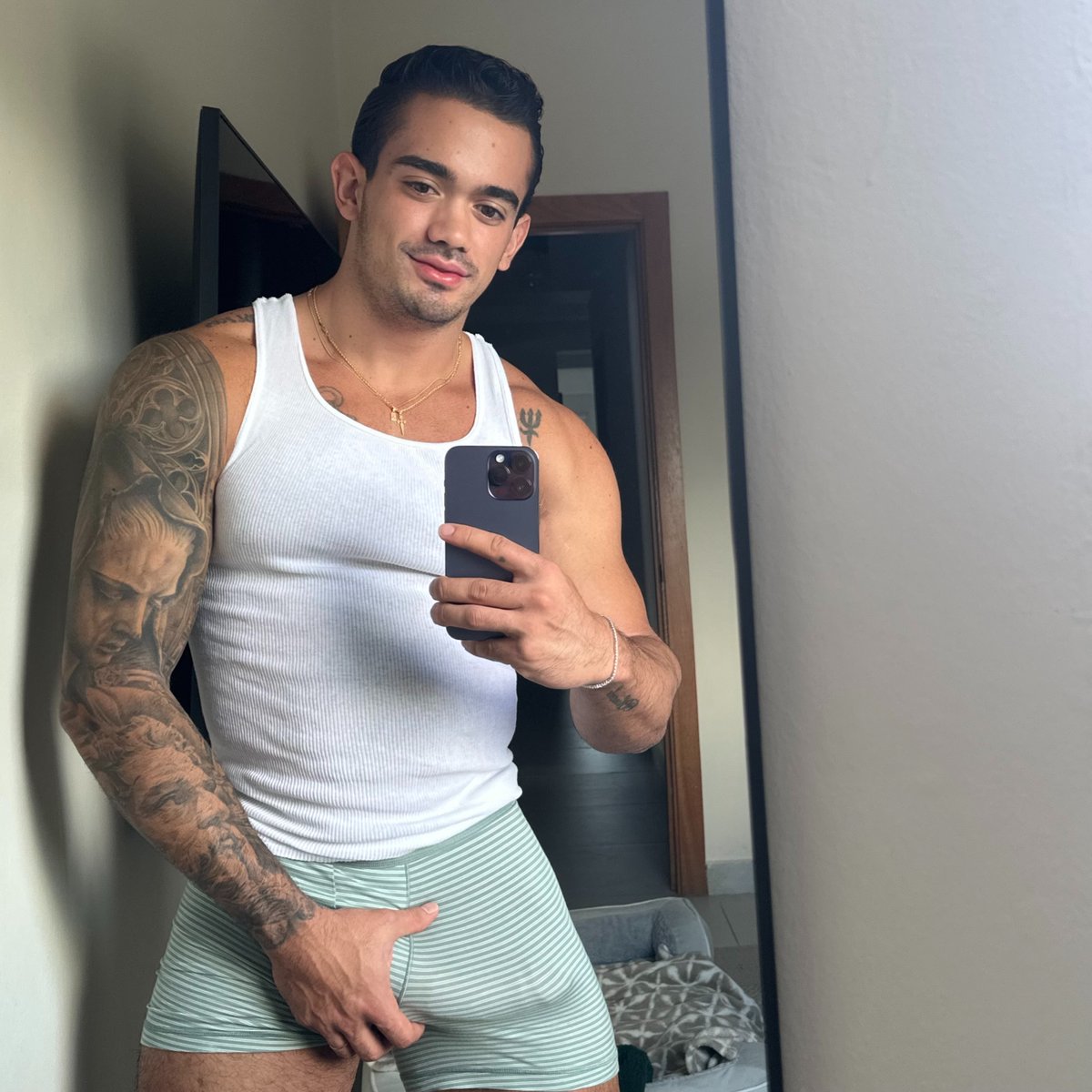 say hi for a surprise in ur dmss