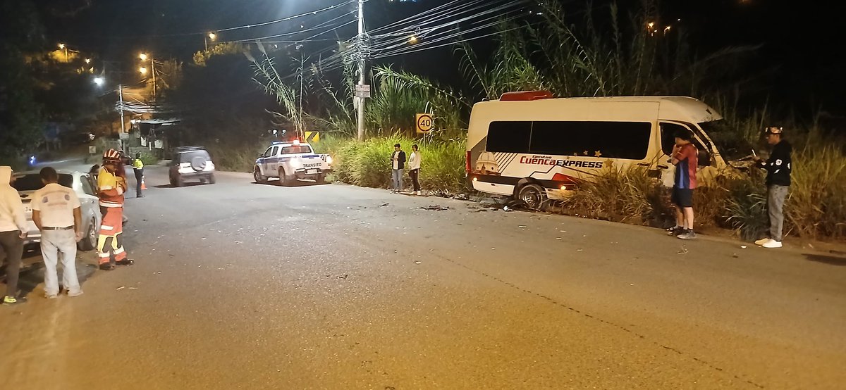 🔴 Tres personas heridas en accidente de tránsito registrado a las 20h00 en la vía #Cuenca #Girón #Pasaje sector Lentag