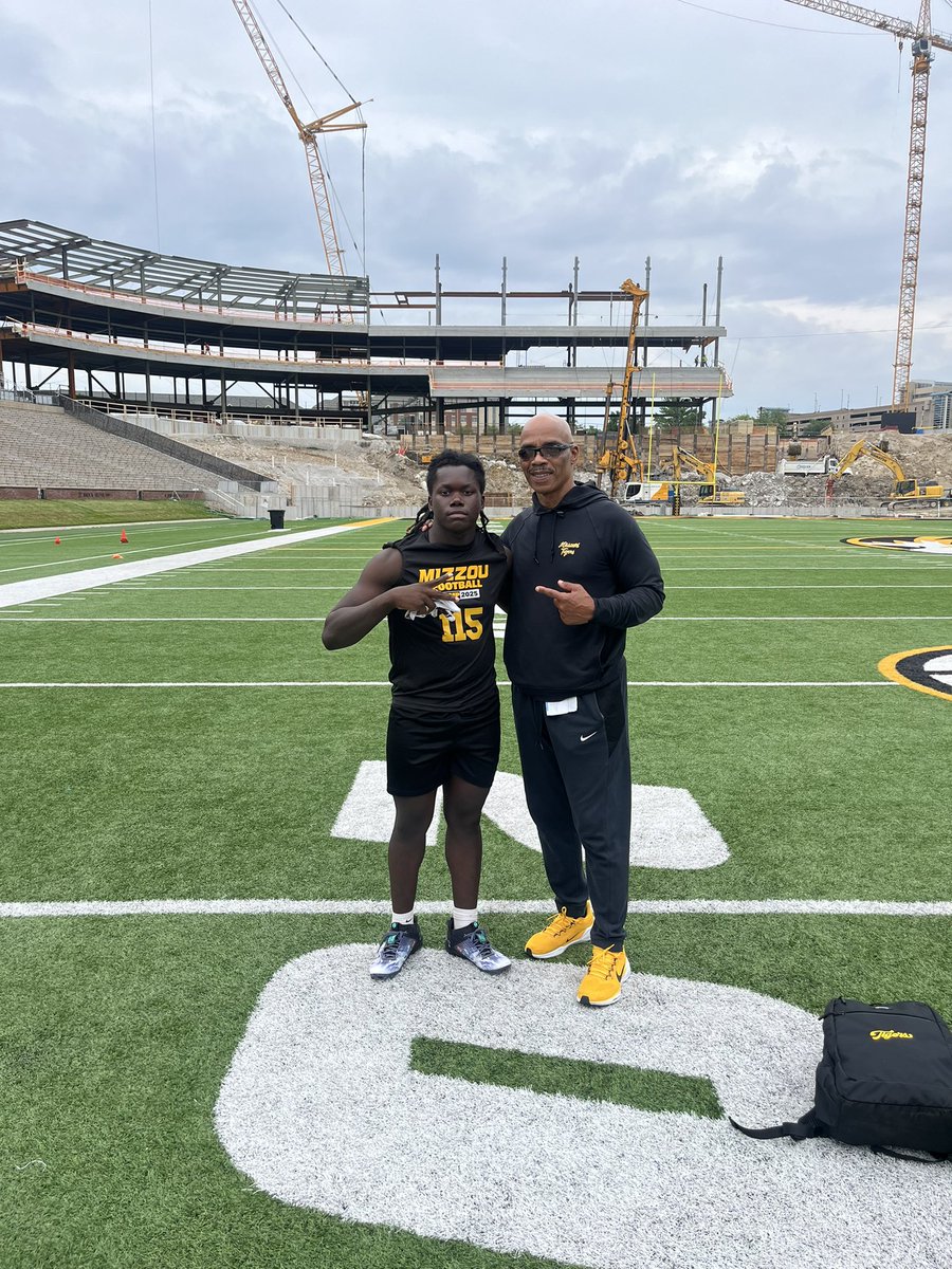 devin_hollins7's tweet image. Had a great time at Mizzou! I’m thankful to showcase my talent and dominate every single rep. @MarquetteFootbl @JPRockMO @CoachLoop @MizzouFootball