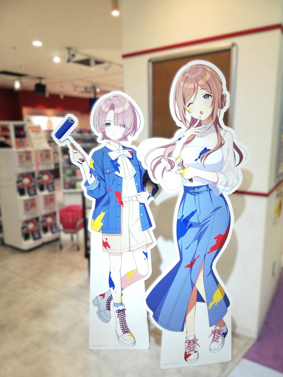 博多バスターミナル店】 本日より学園アイドルマスターの 等身大パネル