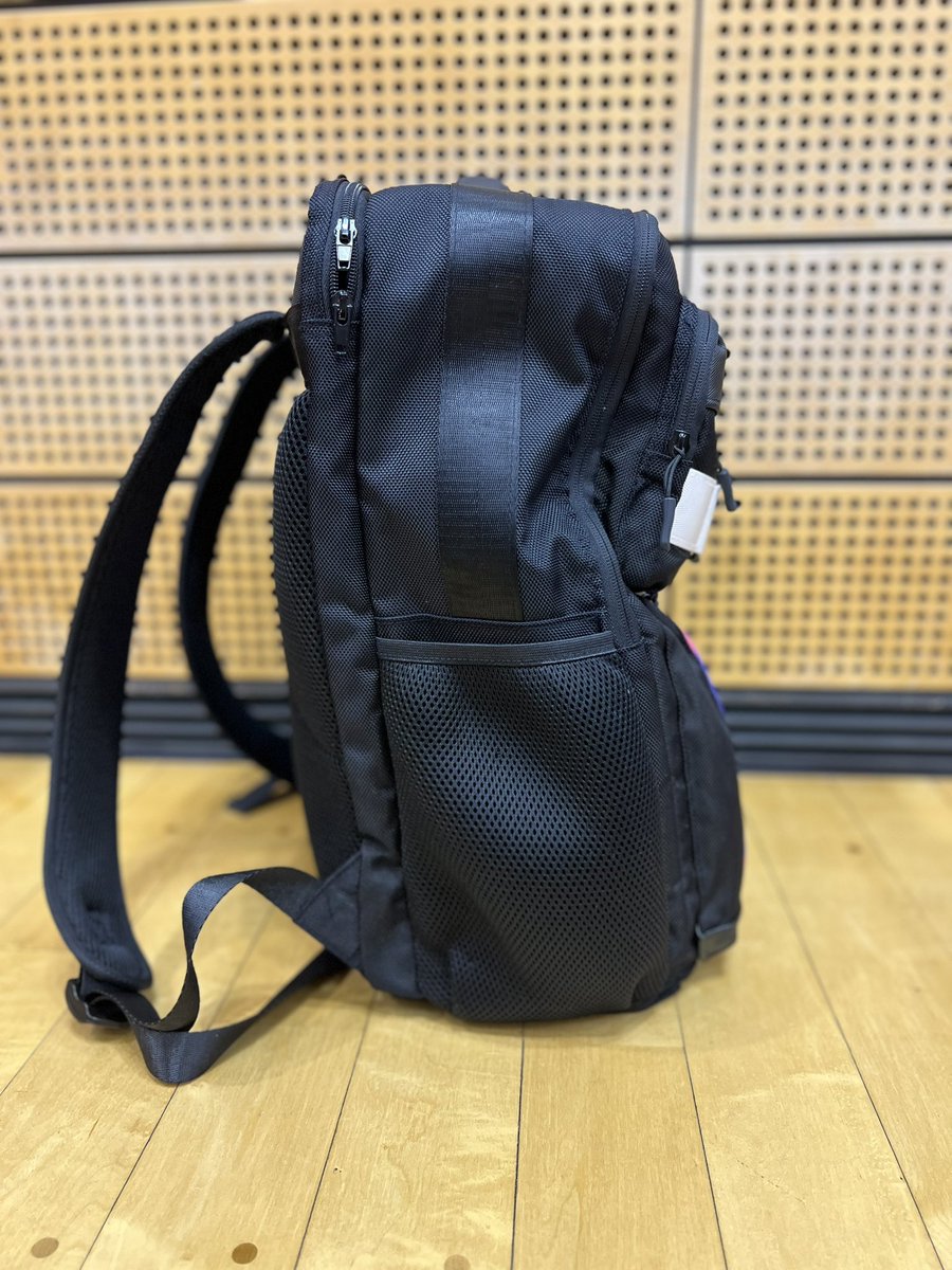 victor202202's tweet image. BR5017🏸
今日はBack Packにて、バドミントン会場へレッツゴー🏃‍♂️‍➡️
ポケットも多くて収納楽々！
2色展開で発売中です😊

#VICTOR #ビクター #VICTORSPORTS #ビクタースポーツ #Badminton #バドミントン