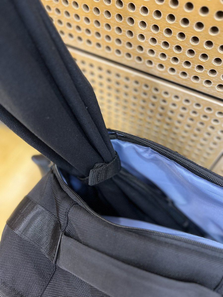 victor202202's tweet image. BR5017🏸
今日はBack Packにて、バドミントン会場へレッツゴー🏃‍♂️‍➡️
ポケットも多くて収納楽々！
2色展開で発売中です😊

#VICTOR #ビクター #VICTORSPORTS #ビクタースポーツ #Badminton #バドミントン