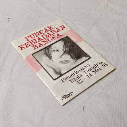 iPopBase's tweet image. Fadli Zon claims the 1998 mass sexual abuse was merely 'rumors' in an IDN Times interview with Uni Zulfiani Lubis:

“Pemerkosaan massal kata siapa itu? Enggak pernah ada proof-nya. Itu adalah cerita. Kalau ada tunjukkan, ada enggak di dalam buku sejarah itu?”
