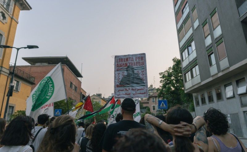 PROCESSATO IN ITALIA PER AVER LOTTATO CONTRO L'OCCUPAZIONE DELLA SUA TERRA IN PALESTINA

Cosa sapete del processo contro Anan? 
Come è possibile che le azioni di un resistente vengano giudicate in Italia? 

#FreePalestine 
#StopBombingGaza 
#CeasefireNow 

milanoinmovimento.com/internazionale…