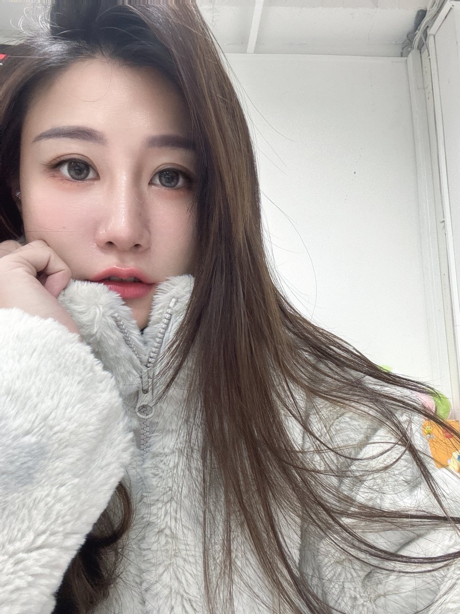 最近的願望是睡飽💤
(一臉愛睏樣🥱

𝕁𝕍𝕀𝔻 🔍 𝕗𝕒𝕟𝕝𝕒𝕣𝕒𝟙𝟚𝟚𝟛  
👇👇官方line在這👇👇
lin.ee/9MsjyMT
要有禮貌跟我互動喔