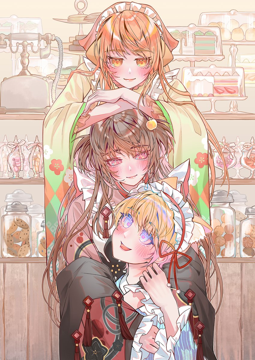 感謝借我人設的卡爾比&amp;小橘！
三個人像串丸子一樣貼貼！

這張的重點是背景的餅乾、糖果罐。
因為我們是咖啡廳裡的大正風女僕。
所以將背景也畫得甜膩膩！

喜歡我們三個人的和諧配色，
為我的畫面添增了藍色和綠色的豐富度！

※ 會是八月FF的新品圖面！
