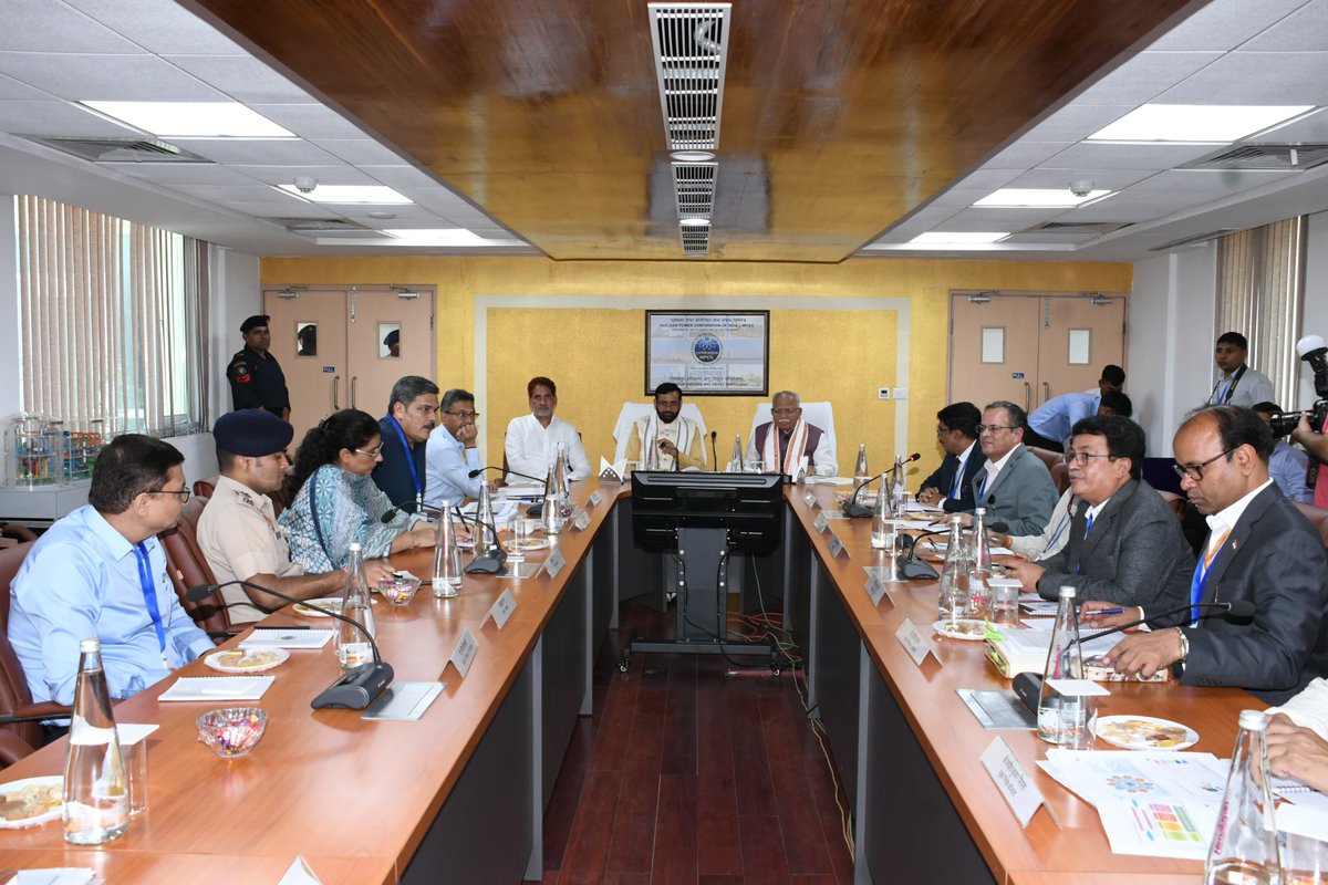 mlkhattar's tweet image. आज हरियाणा के फतेहाबाद में मुख्यमंत्री श्री @NayabSainiBJP   जी के साथ उत्तर भारत के पहले परमाणु संयंत्र, 'गोरखपुर हरियाणा अनु विद्युत परियोजना' (GHAVP) की प्रगति की समीक्षा की।

यह महत्त्वाकांक्षी परियोजना न केवल हरियाणा एवं उत्तर भारत की दीर्घकालिक ऊर्जा आवश्यकताओं को पूरा