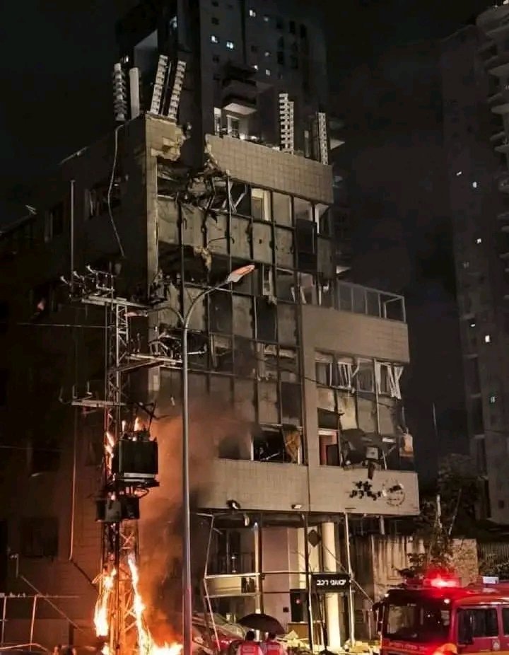 ھاۓ سکون ۔۔۔
کس کس کو سکون ملا ھے ۔۔
#طهران #طهران_تحت_القصف #Tehran #IsraeliranWar