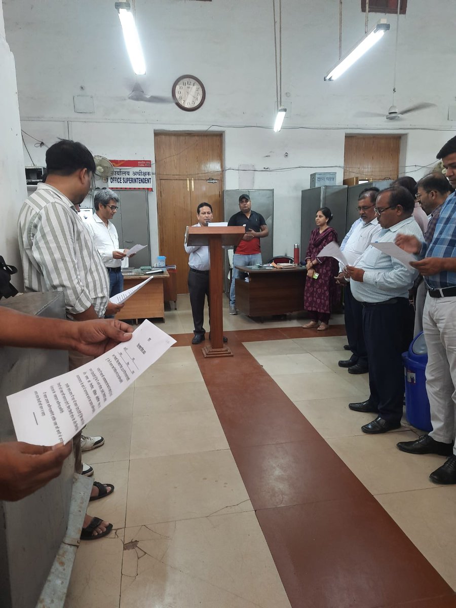 Uttar Pradesh Postal Circle (@cpmgup) on Twitter photo On the occasion of #WorldBloodDonorDay, pledge has been taken by the Officers & Staff of Circle Office #Lucknow to create awareness among all for voluntary blood donation.
#Givebloodgivehope #togetherwesavelives
<a href="/IndiaPostOffice/">India Post</a> <a href="/JM_Scindia/">Jyotiraditya M. Scindia</a> <a href="/PemmasaniOnX/">Dr. Chandra Sekhar Pemmasani</a> <a href="/DDNewslive/">DD News</a> <a href="/PIB_India/">PIB India</a> On the occasion of #WorldBloodDonorDay, pledge has been taken by the Officers & Staff of Circle Office #Lucknow to create awareness among all for voluntary blood donation.
#Givebloodgivehope #togetherwesavelives
<a href="/IndiaPostOffice/">India Post</a> <a href="/JM_Scindia/">Jyotiraditya M. Scindia</a> <a href="/PemmasaniOnX/">Dr. Chandra Sekhar Pemmasani</a> <a href="/DDNewslive/">DD News</a> <a href="/PIB_India/">PIB India</a>