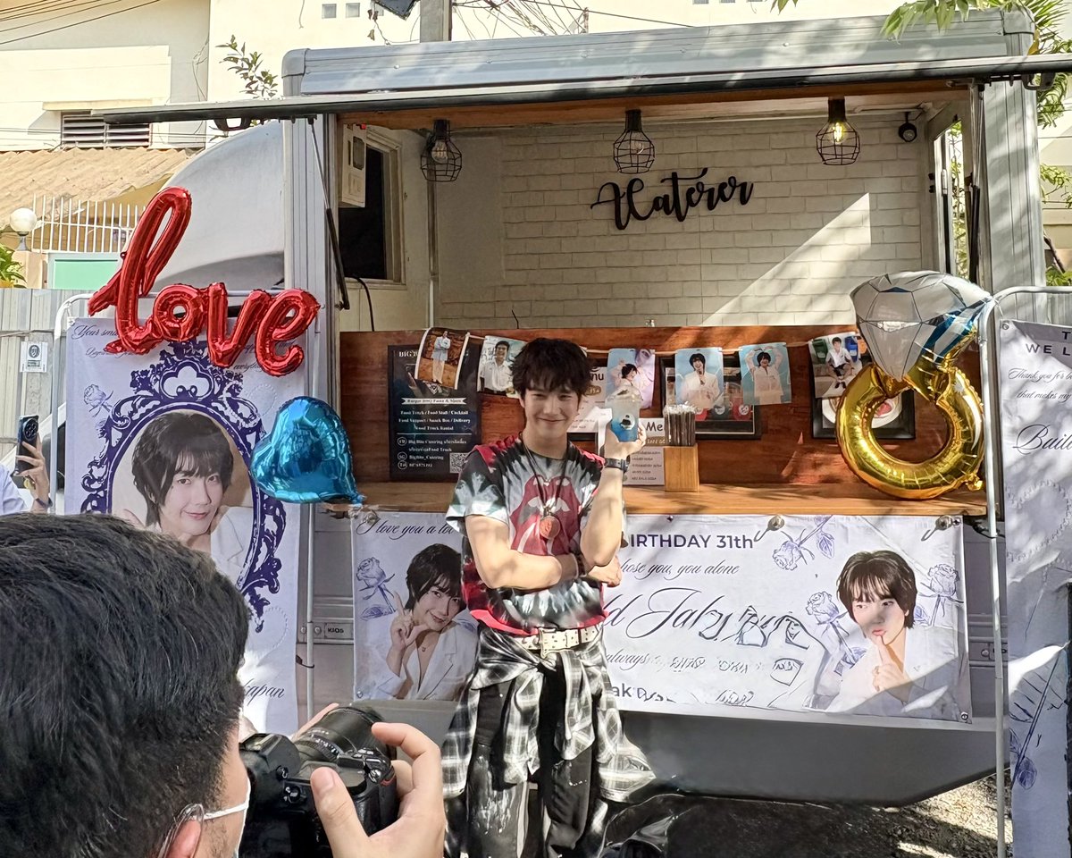 bigbitehouse's tweet image. ภาพงาน Food support K. @JakeB4rever  💙 ในงาน #บิวเบิร์ดเดย์วัดซับแม๋นเทอร์ตี้วัน 🥳🎁
🚩 Supported by #interfans 
🙏🏼 #BigBiteCatering ขอบคุณที่ใช้บริการ 

#foodtruckthailand​ #foodsupportthailand #ฟู้ดซัพพอร์ต #HAPPYBUILDTURNS31 #บิวจักรพันธ์ #beyourluve #BuildJakapan