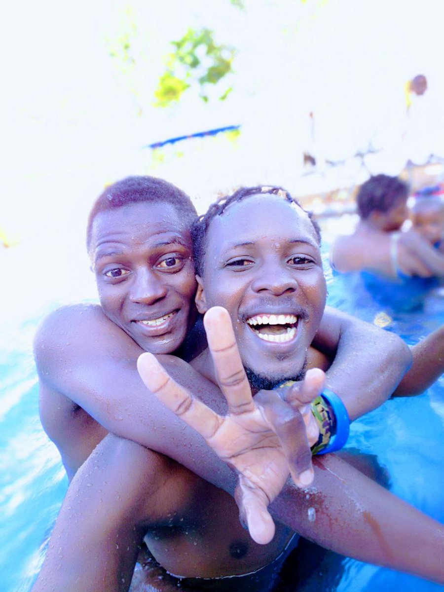 rockz_ug's tweet photo. Wawooo I really love such life..... https://t.co/s1FwamFNEV