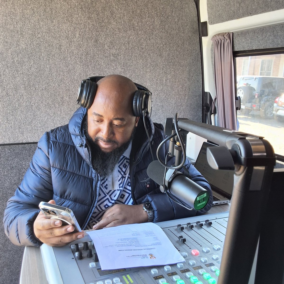 .<a href="/DjloversSA/">Dj Lovers 🇿🇦</a> o buisana le Client Liaison Officer ya GEPF Owen Pheeha. #GEPF