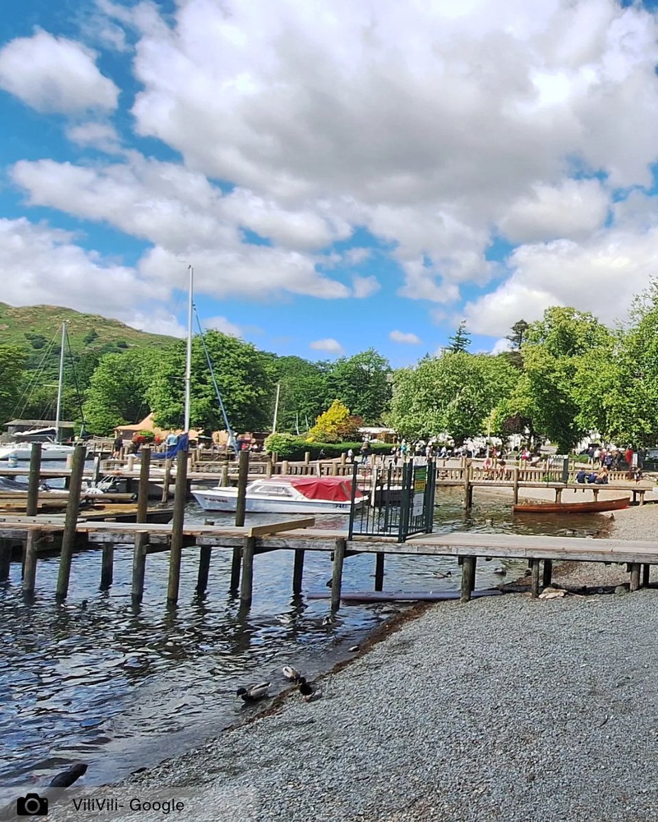 A peaceful pause by the lake. Boats gently bobbing, flowers in bloom and summer stretching out ahead. 🌿🚤☀️

#Windermere #Summer #TravelUK